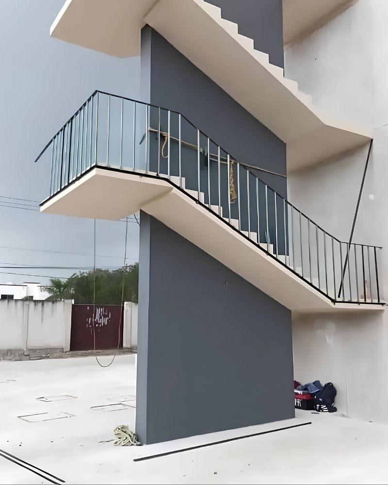 Escaleras y barandal metálico — Grupo Jassa