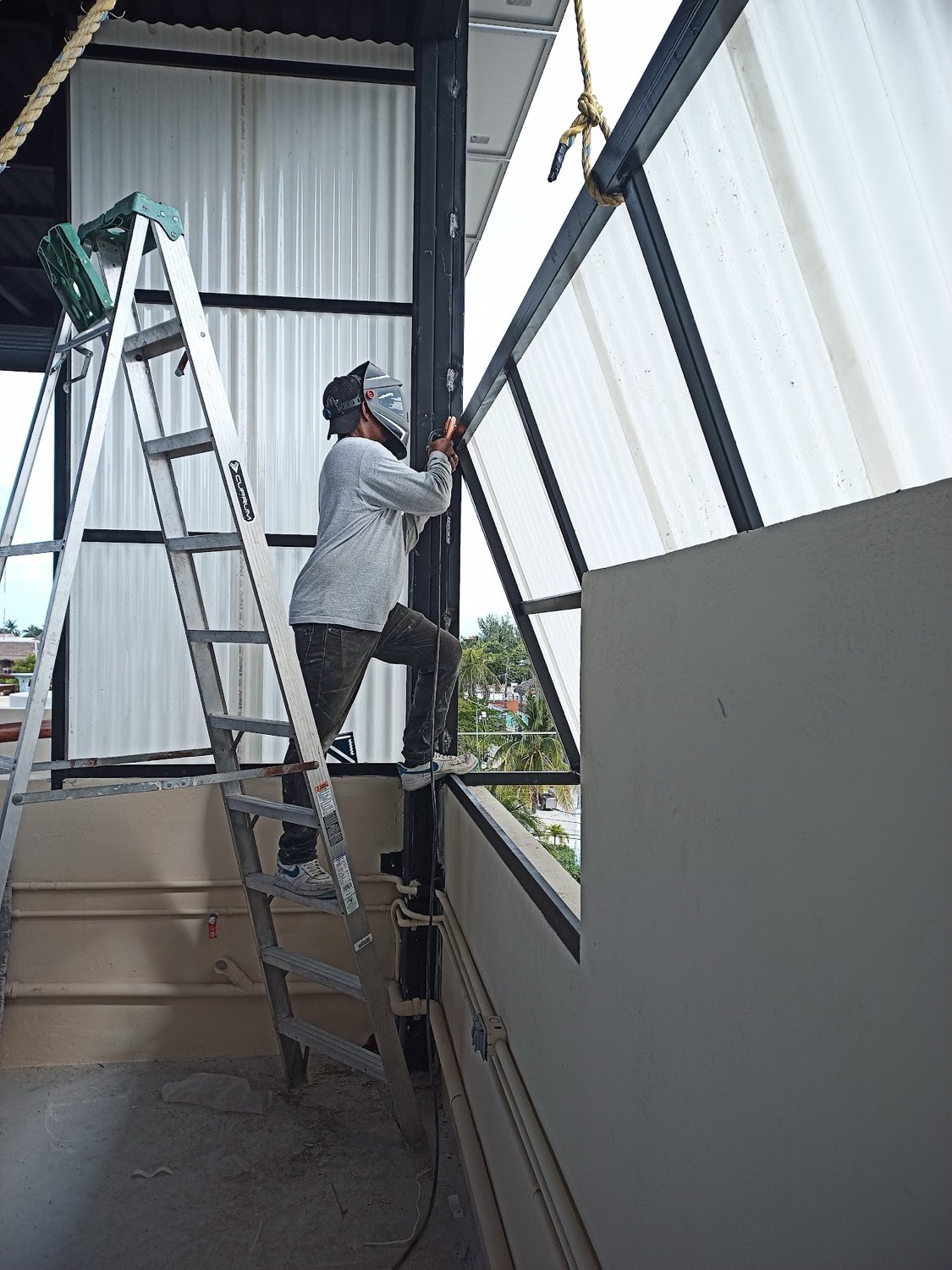 Cancelería de aluminio y vidrio — Grupo Jassa